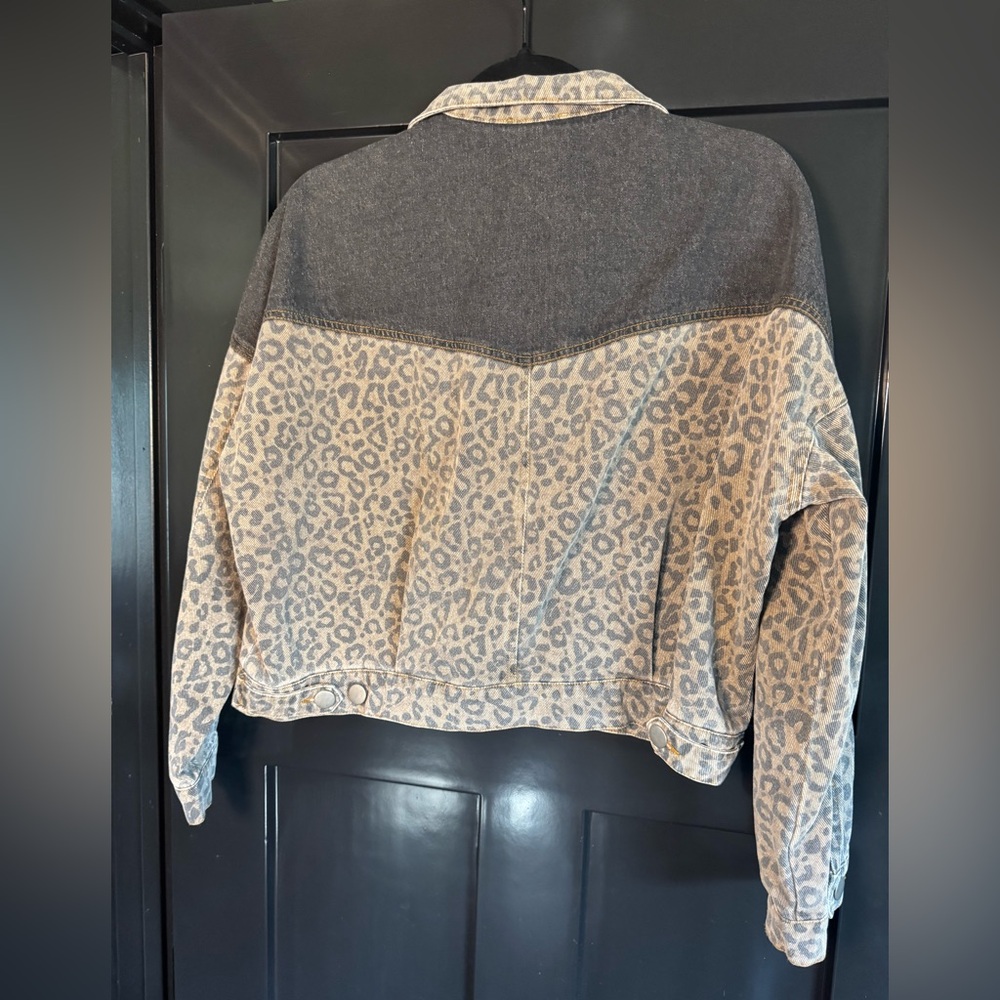 HYFVE Two-Tone Leopard Jean Jacket - Picture 4 of 6